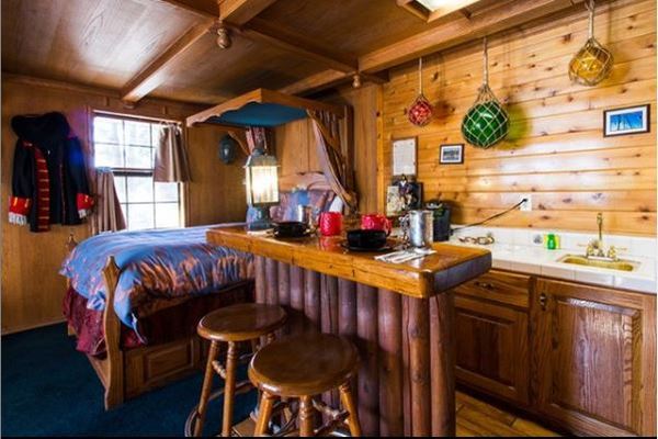 Captain's Quarters Photo 4