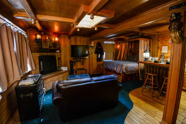 Captain's Quarters Photo 8