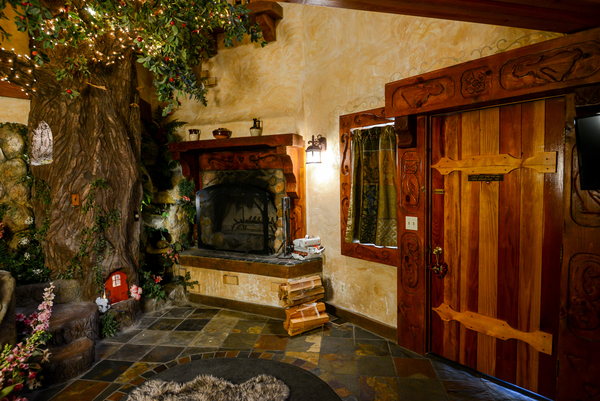 Woodland Tree House Photo 12